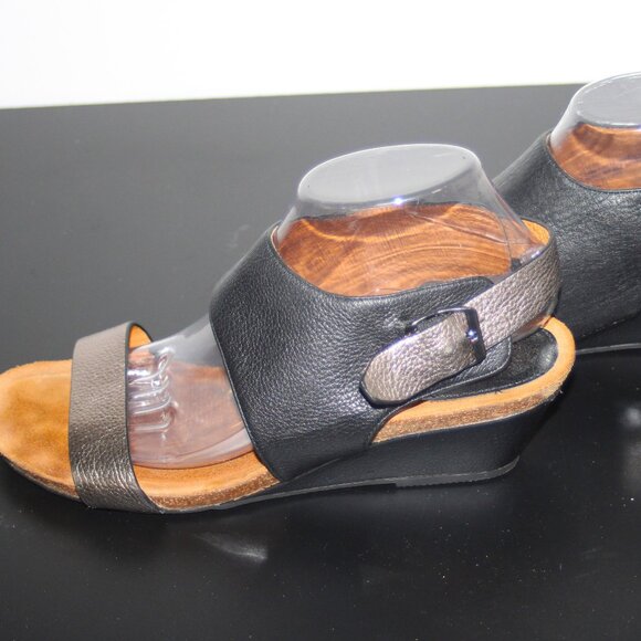 NICE LADIES SOFFT LOW WEDGE SANDALS - BLK/BRONZE LEATHER - 10 WIDE - Picture 3 of 8